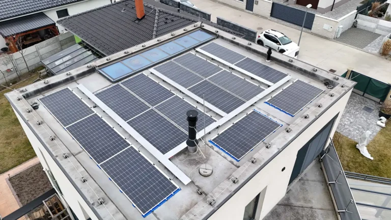 Fotovoltaické panely na šikmej streche rodinného domu, Malacky, 6 kWp