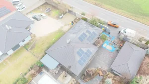 Fotovoltaika na rodinnom dome so šikmou škridlovou strechou v okrese Nitra