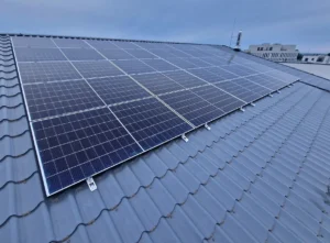 Fotovoltaika 10 kWp rodinný dom Bratislava, šikmá plechová strecha, solárne panely