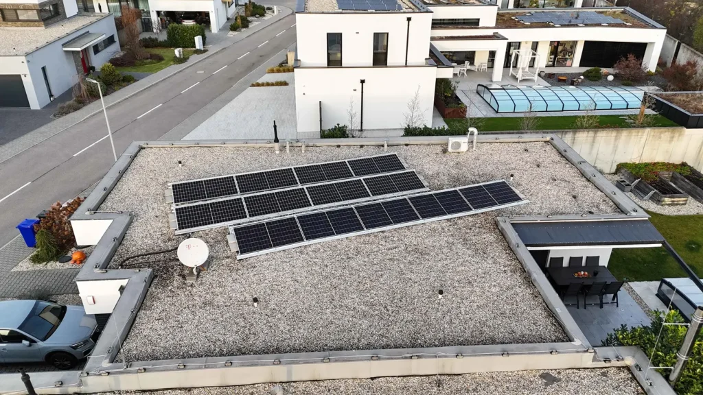Fotovoltaické panely Canadian Solar na rodinnom dome v Trenčíne