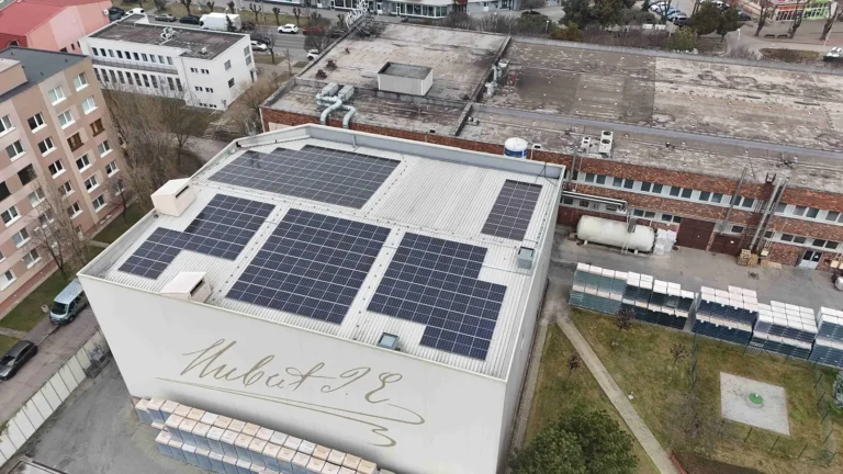 Fotovoltaické panely na firemnej budove v okrese Galanta, Trnavský kraj, výkon 90 kWp