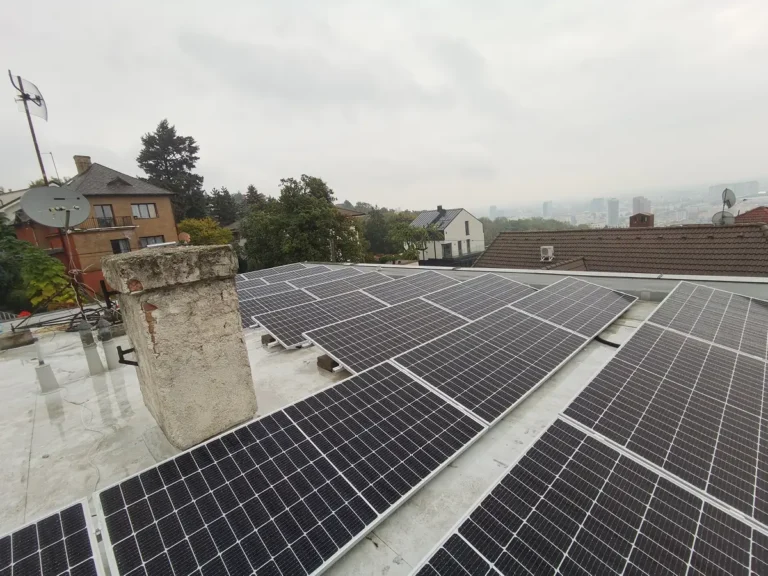 Fotovoltika na rodinnom dome s rovnou strechou v okrese Bratislava