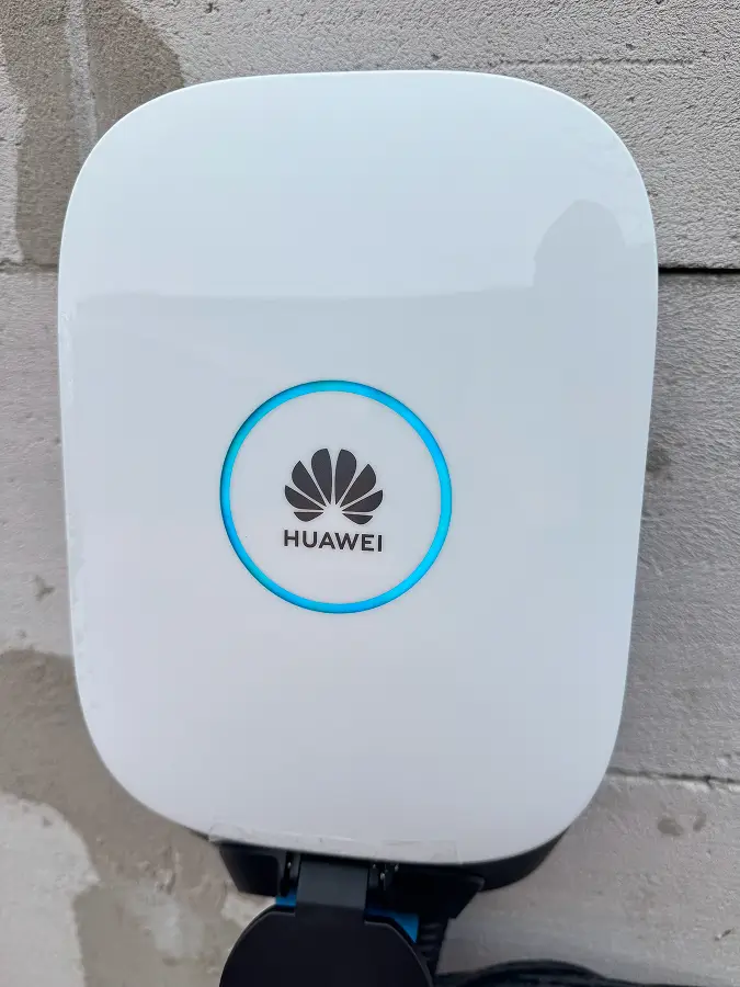 Nabíjacia stanica pre elektromobily s fotovoltikou pri rodinnom dome, Bratislava