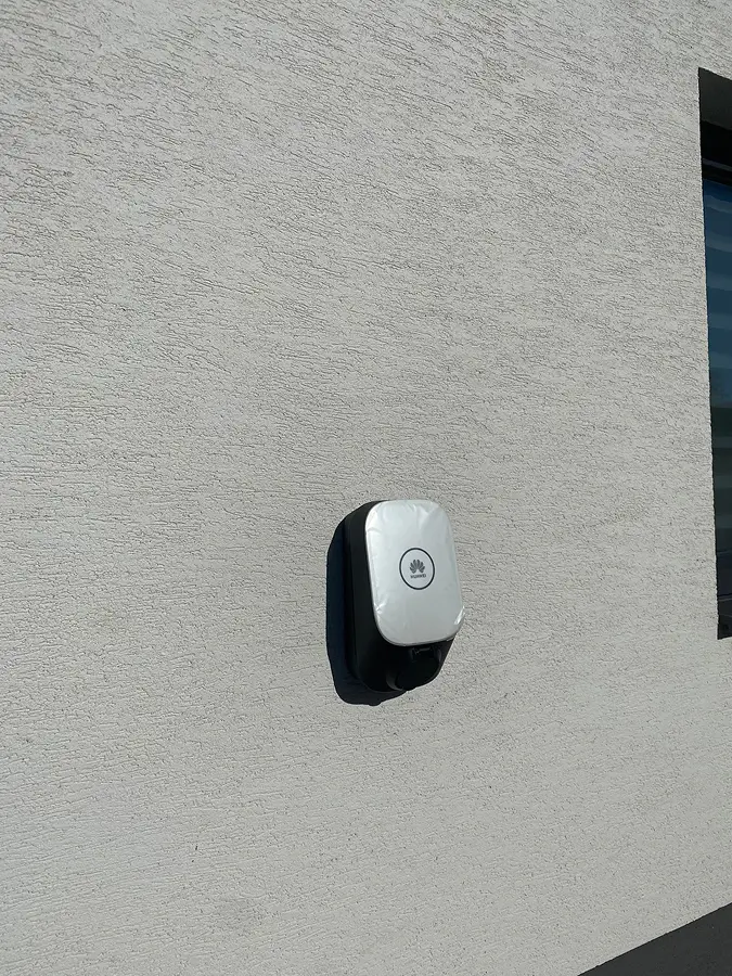 Nabíjacia stanica Huawei pri rodinnom dome v okrese Senica, Trnavský kraj