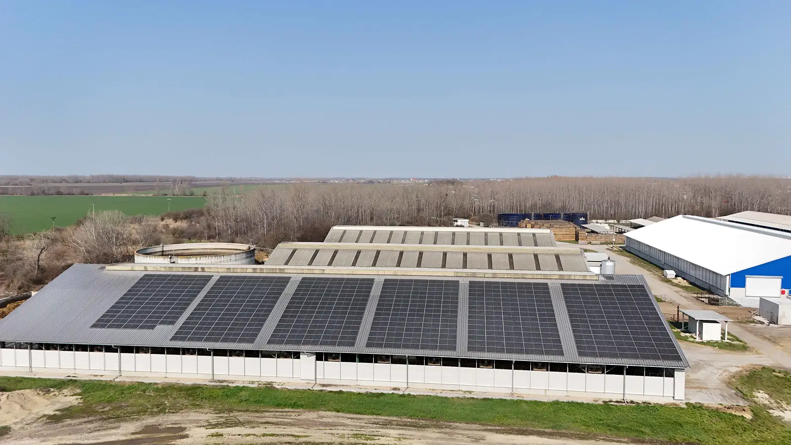 Fotovoltaické panely na streche firmy v Nitre, výkon 200 kWp