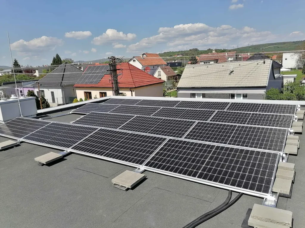 Fotovoltaické panely na dome v Novom Meste nad Váhom, Trenčiansky kraj