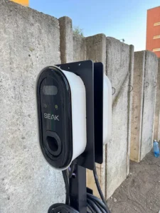 Montáž nabíjacej stanice SEAK pre firemnú budovu v Bratislave, IC Grid