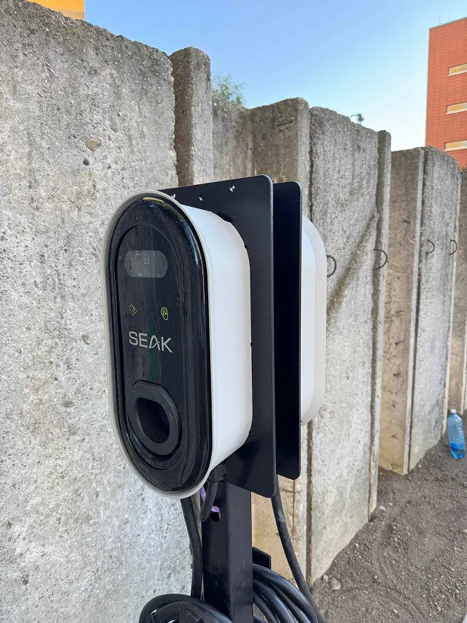 Montáž nabíjacej stanice SEAK pre firemnú budovu v Bratislave, IC Grid