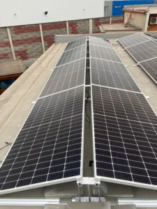 Fotovoltaická elektráreň na kľúč 15 kWp na rovnej streche rodinného domu Bratislava