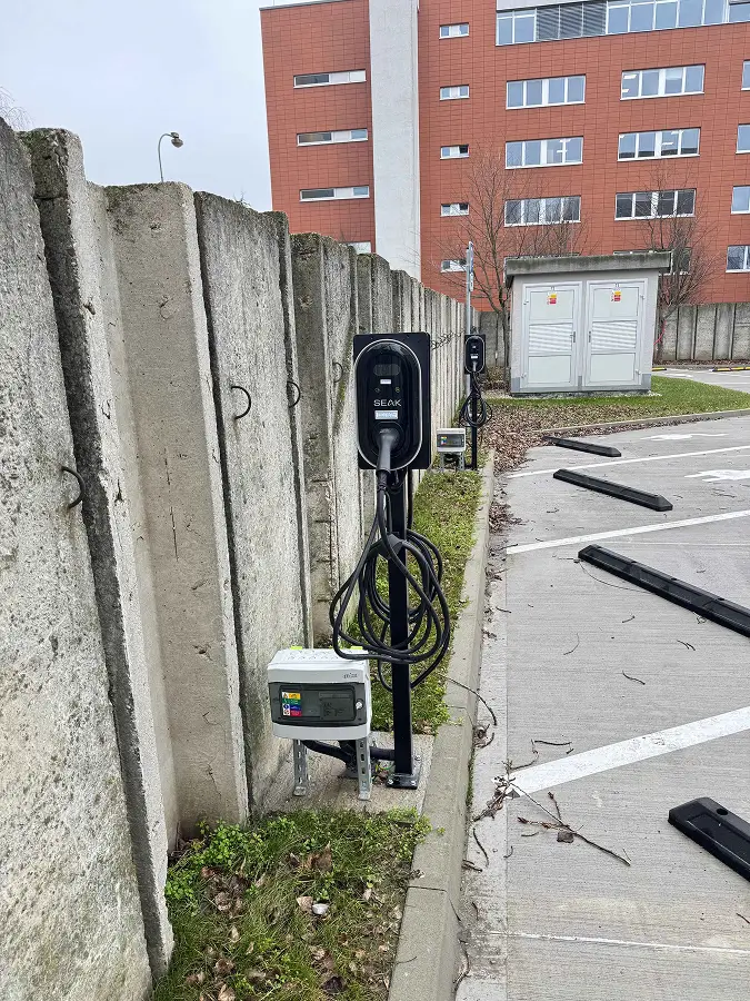 Komplexné riešenie nabíjania elektromobilov pre moderné firmy a budovy