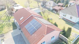 Fotovoltické panely na dome v Leviciach, Nitriansky kraj, IC Grid recenzie