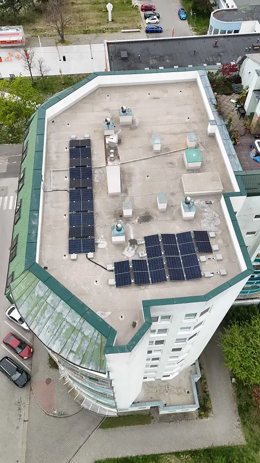 Fotovoltické panely na bytovom dome v Bratislave, IC Grid recenzie