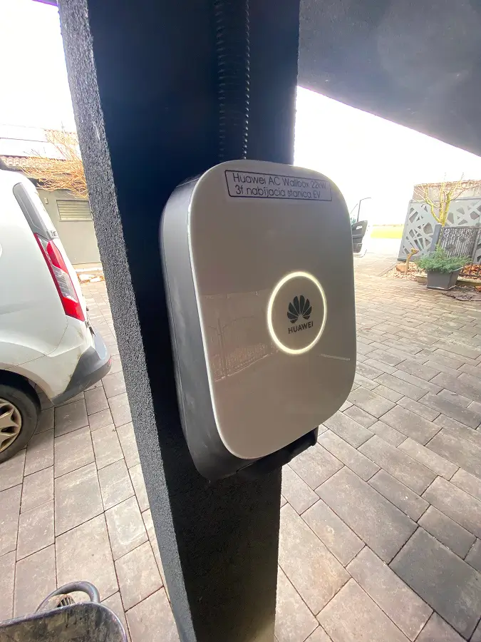 Nabíjacia stanica pre elektromobily s fotovoltikou pri rodinnom dome, Nitra
